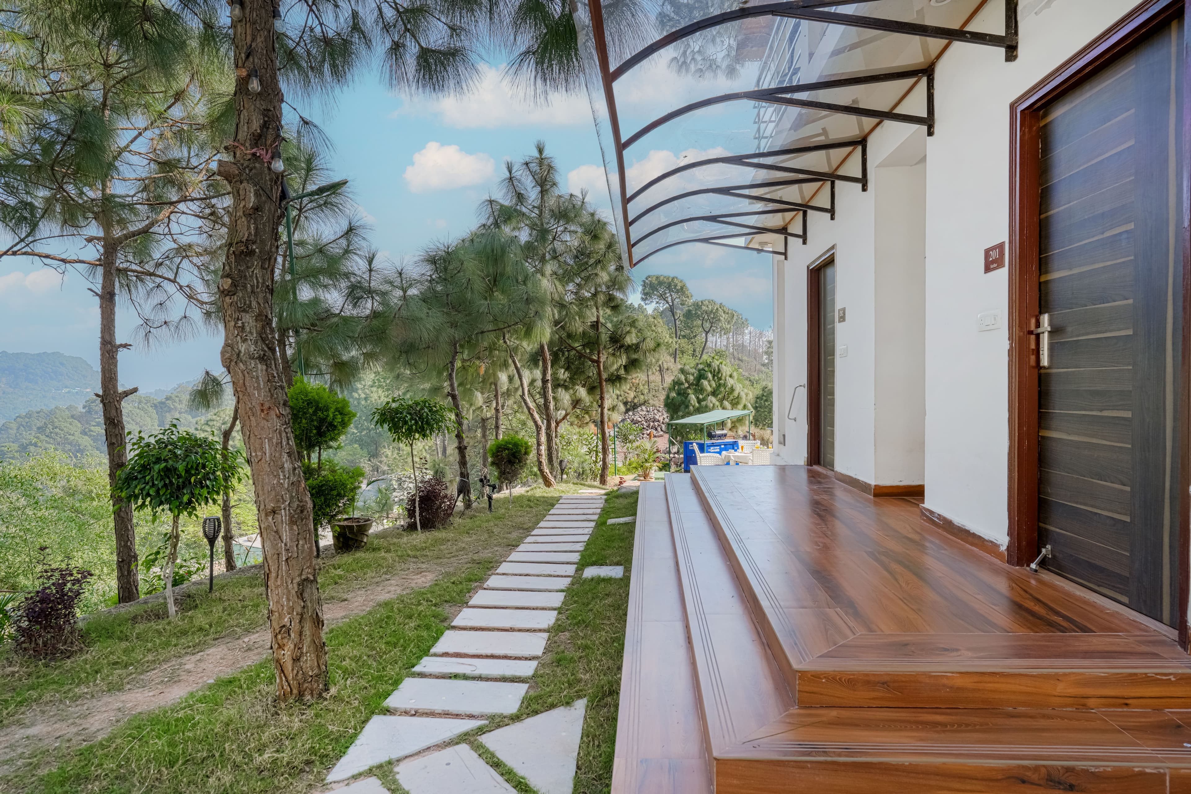 Stars and WindSongs Peaks | Garden Suite with Shared Pool, Garden, Game Zone, Restaurant, & Views | Pet-friendly - Image 43