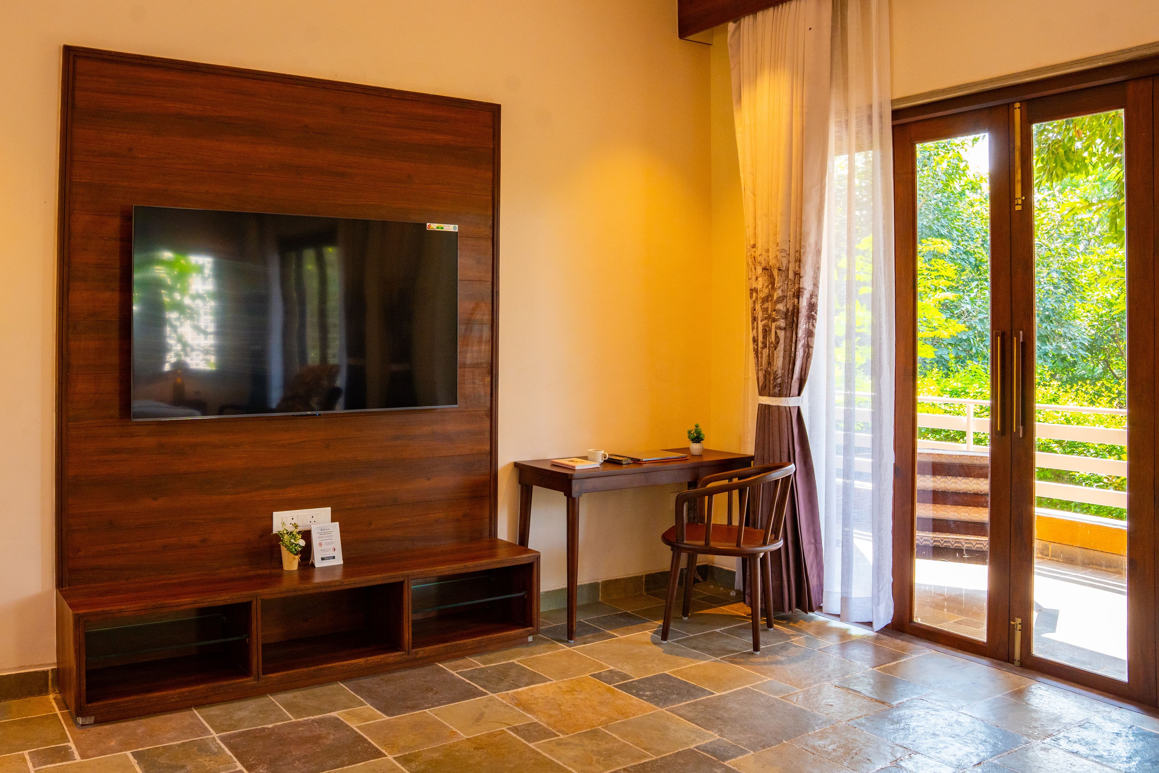 Still River Suites | 1-Room Retreat With a Bathtub, Shared Pool, Garden, Gym, Coffee House, Restro & Scenic Aravali Views - Image 17