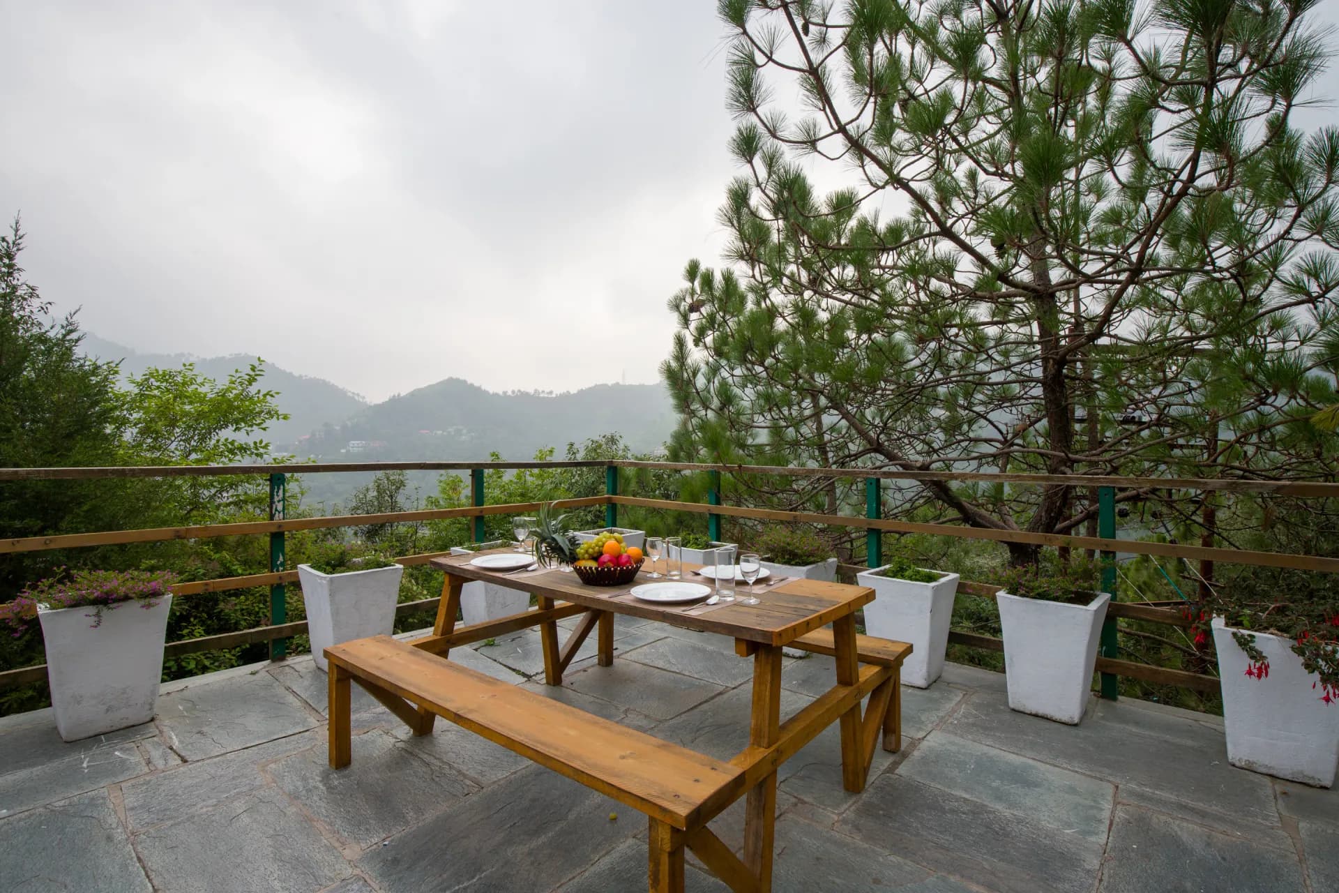 Suro Woodbine Chalet | Pet-friendly Suite With A Balcony, Restaurant & Outdoor Seating - Image 10