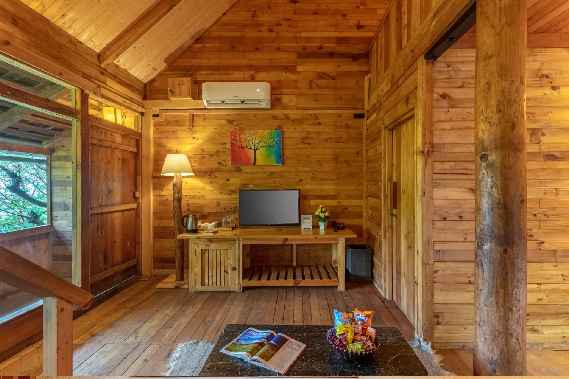 Suro Woodcrest Chalet | Pet-friendly Stay With Loft, Restaurant & Outdoor Seating - Image 12