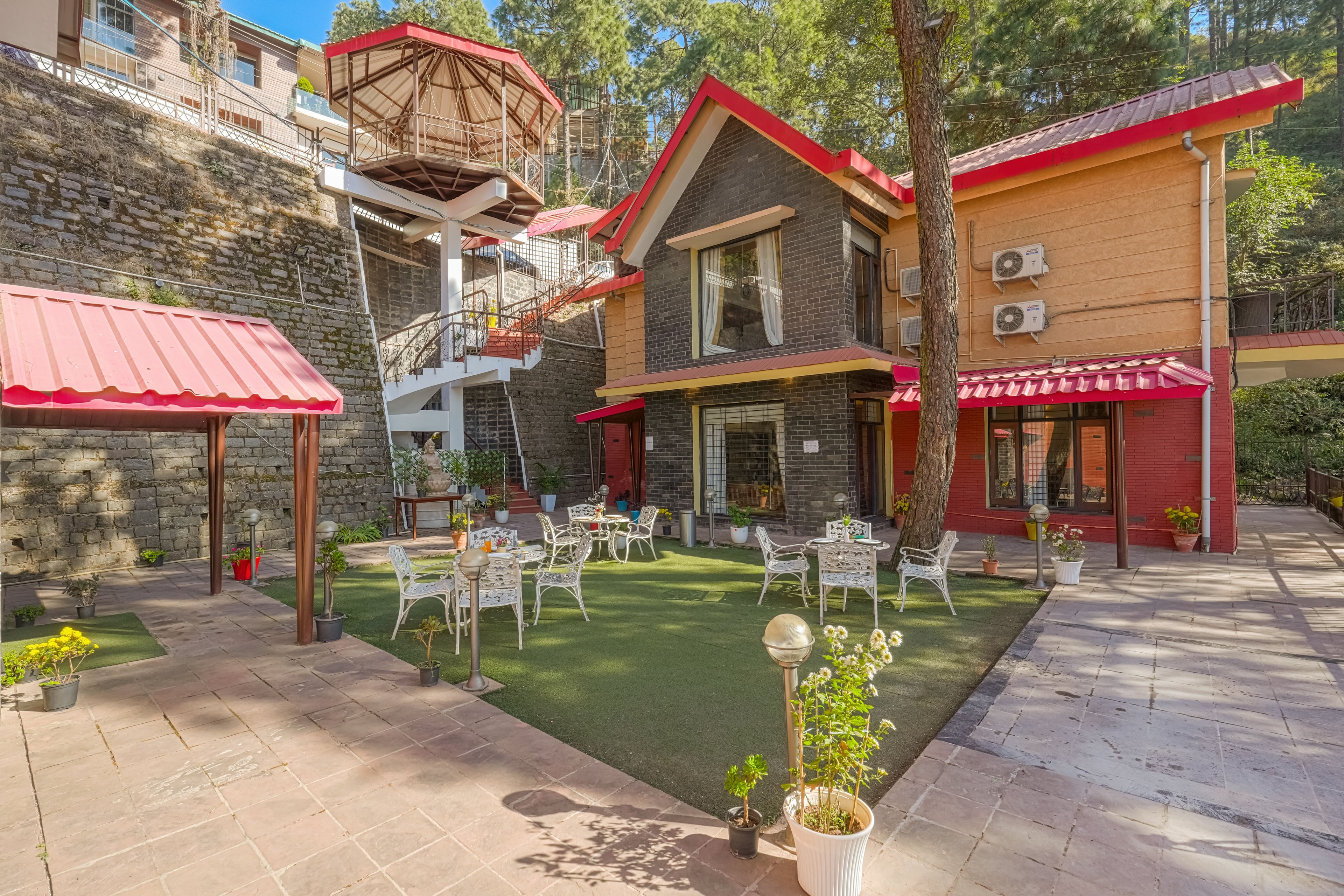 Alaya Stays Golden Meadow Villa | Pet-friendly Hillside 3-BHK Retreat With Outdoor Lounge, Balcony & Scenic Views With Shared Pool — photo 2