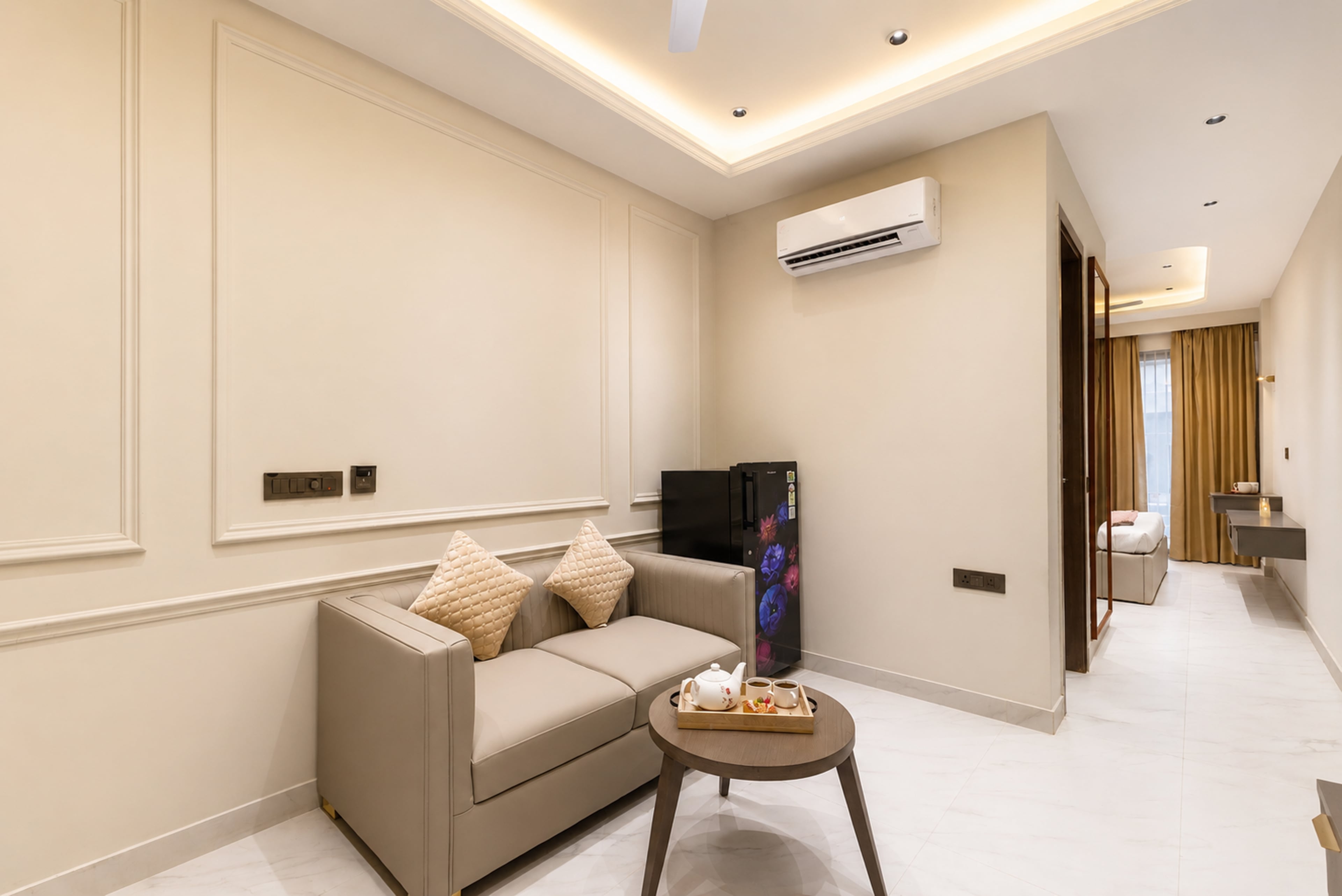 Luxora | 1-BHK with Restro, Lift, Gym & Conference Room | 1 km from Millennium City Centre /HUDA — photo 3