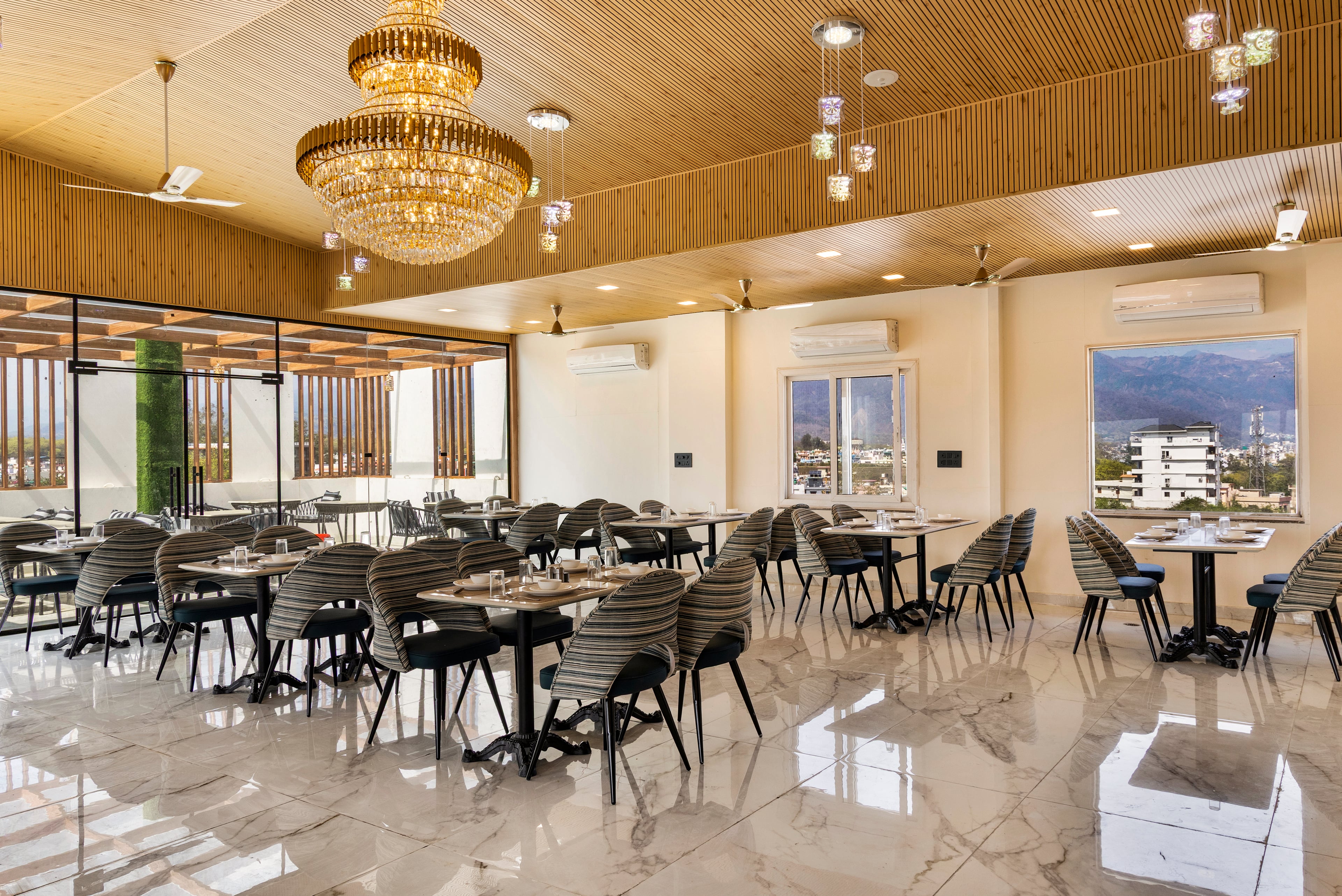 Anandam In The Himalayas Indigo | Suite With Restaurant, Lift & Lounge Near Triveni Ghat — photo 2