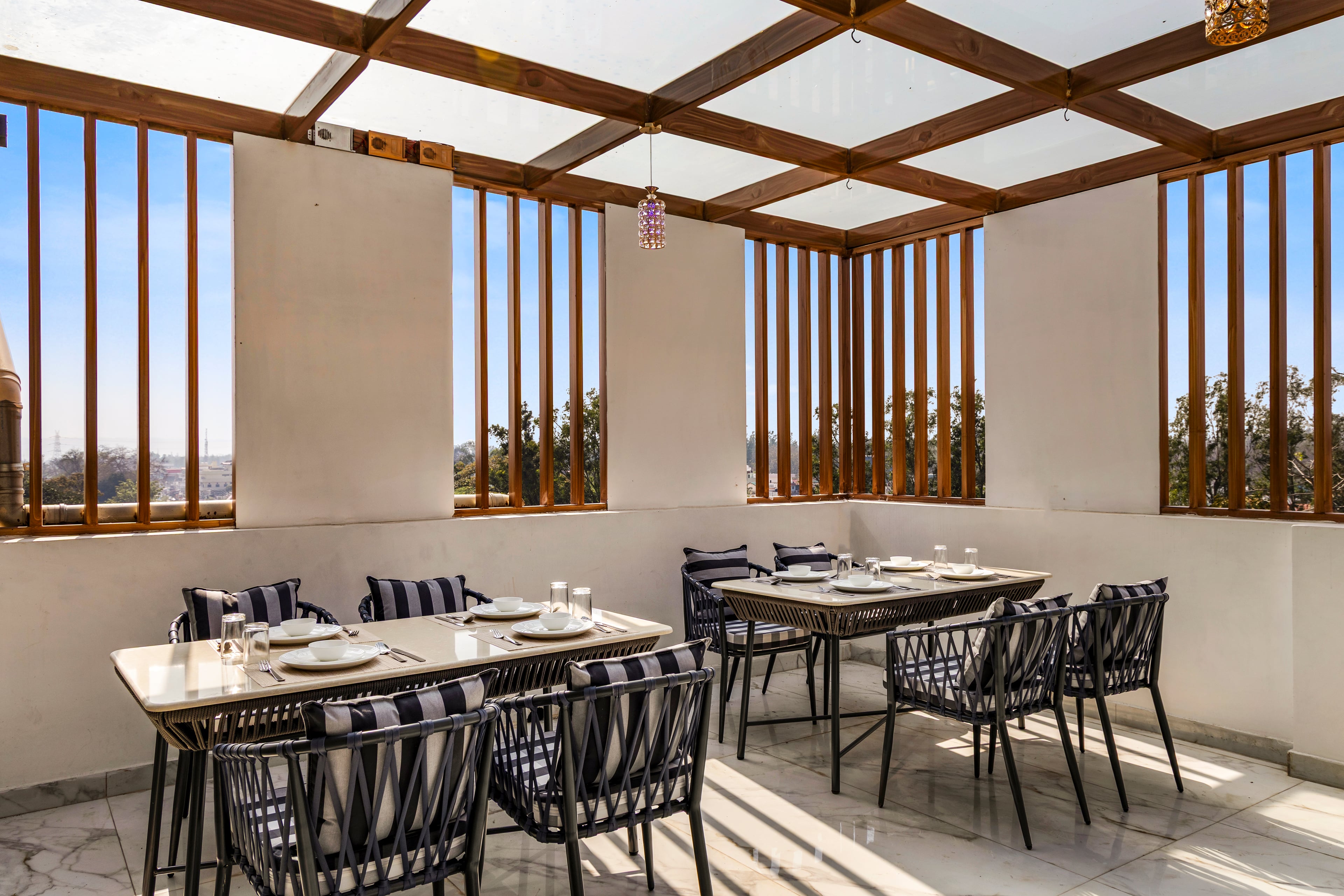Anandam In The Himalayas Indigo | Suite With Restaurant, Lift & Lounge Near Triveni Ghat — photo 5