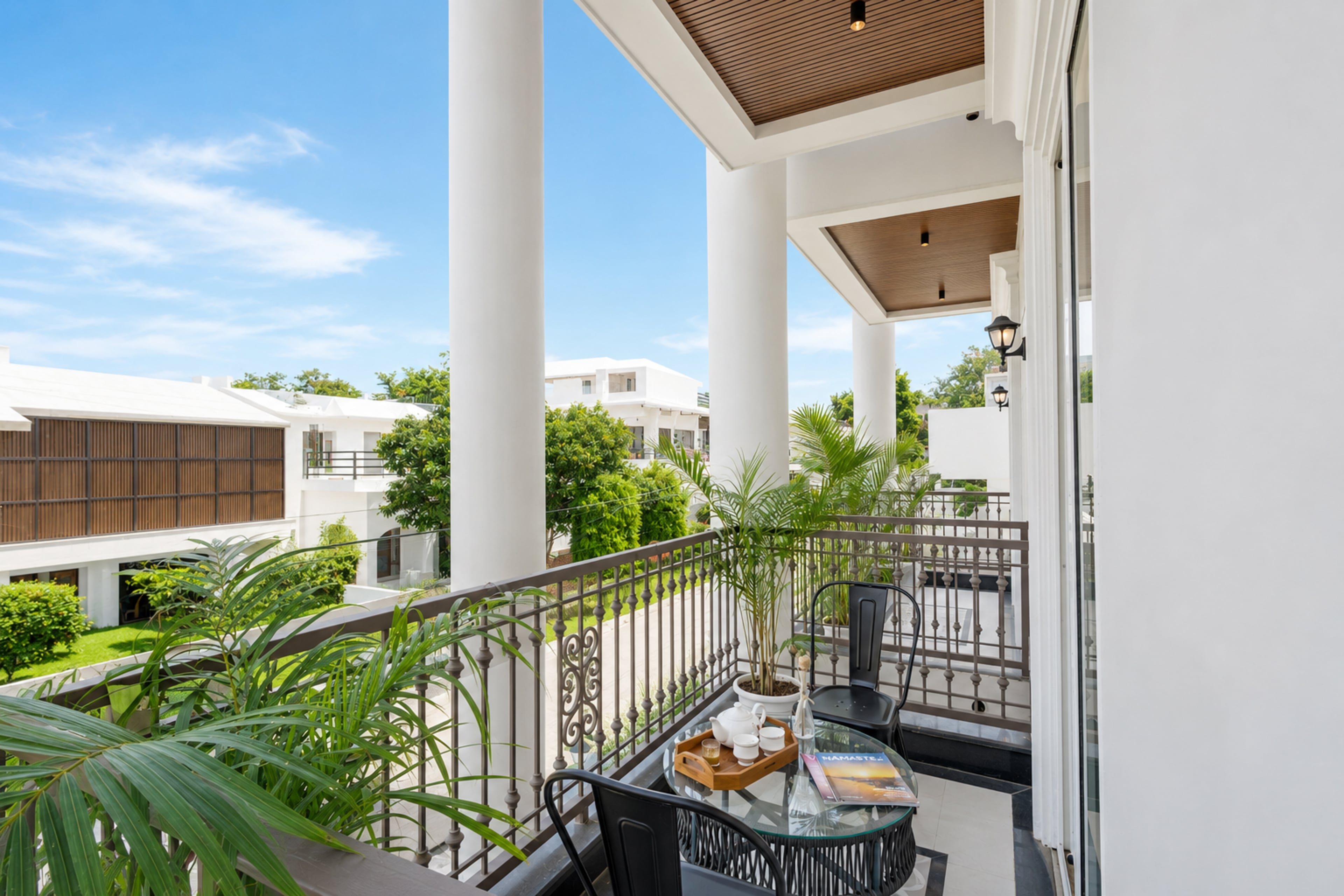 Kalyan Mansion Primrose | Elegant Room W/ Private Balcony, Shared Outdoor Space, Lift & Scenic Views — photo 3