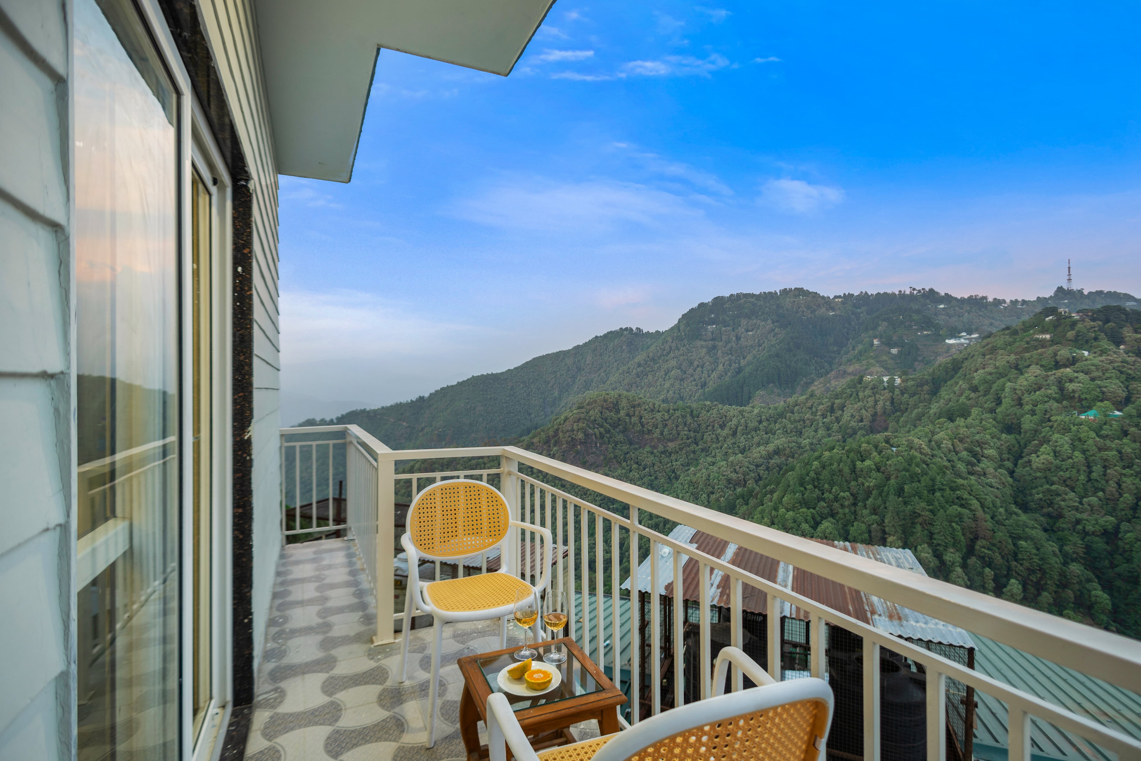 Snowdrop Retreat | Pet-friendly 3-BHK Apartment With Mountain Views | Near Mall Road, Top Cafés & Landmarks — photo 2