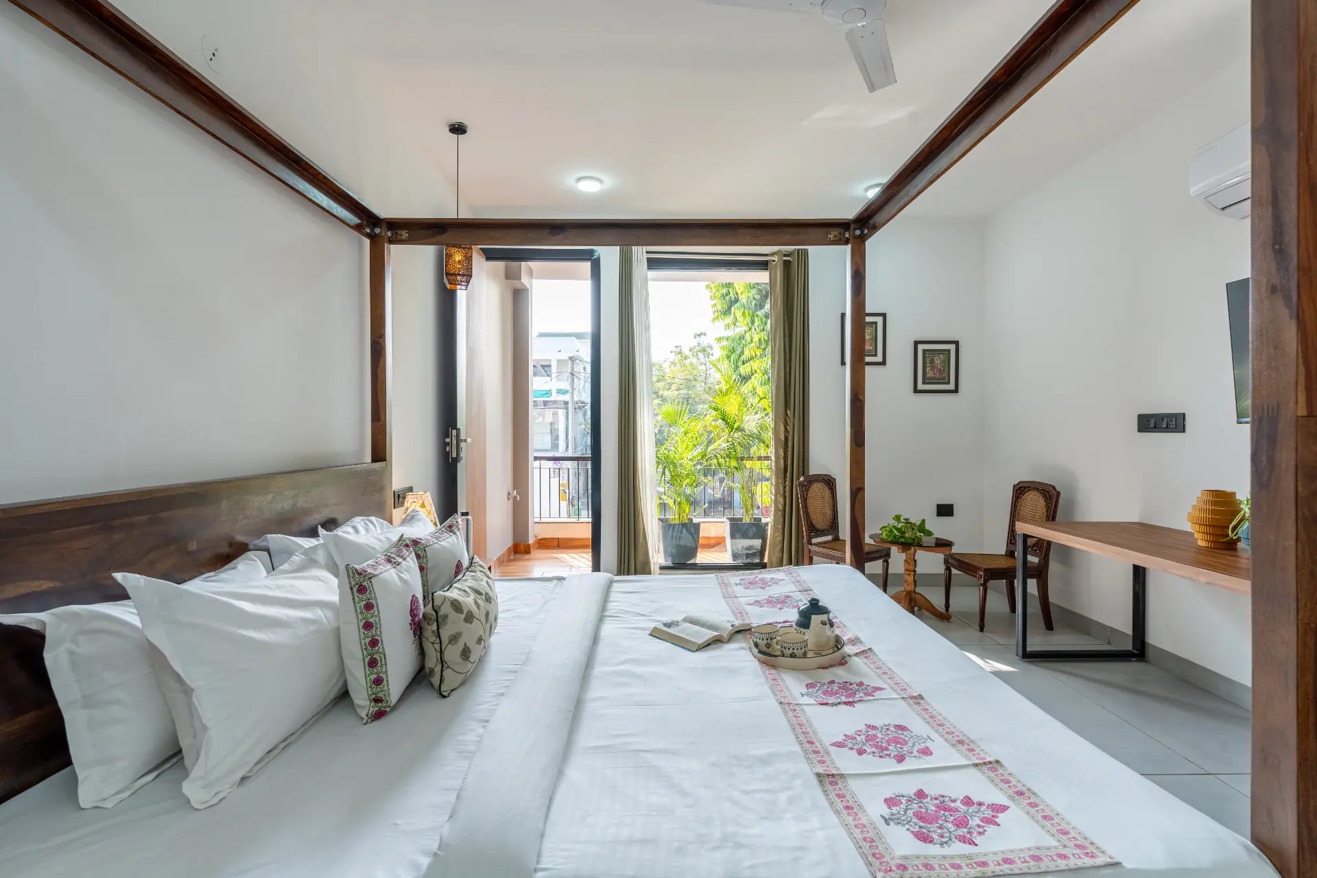 Ramalaya | 1-Room | Library | Balcony — photo 3