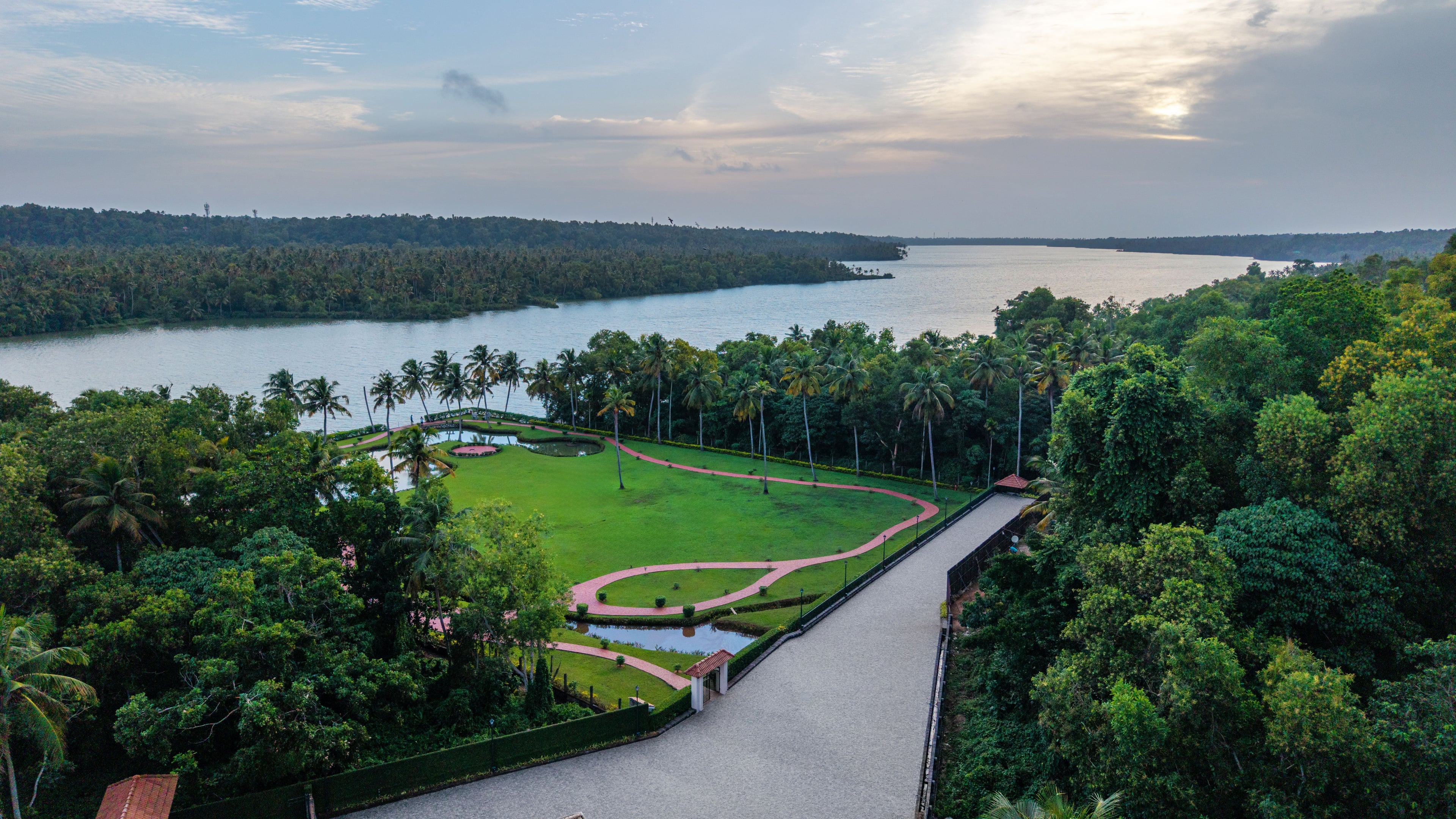 Still Waters Premium Suite | Lakeside Stay with Restaurant, Coffee House, Shared Pool & Gaming Zone — photo 3