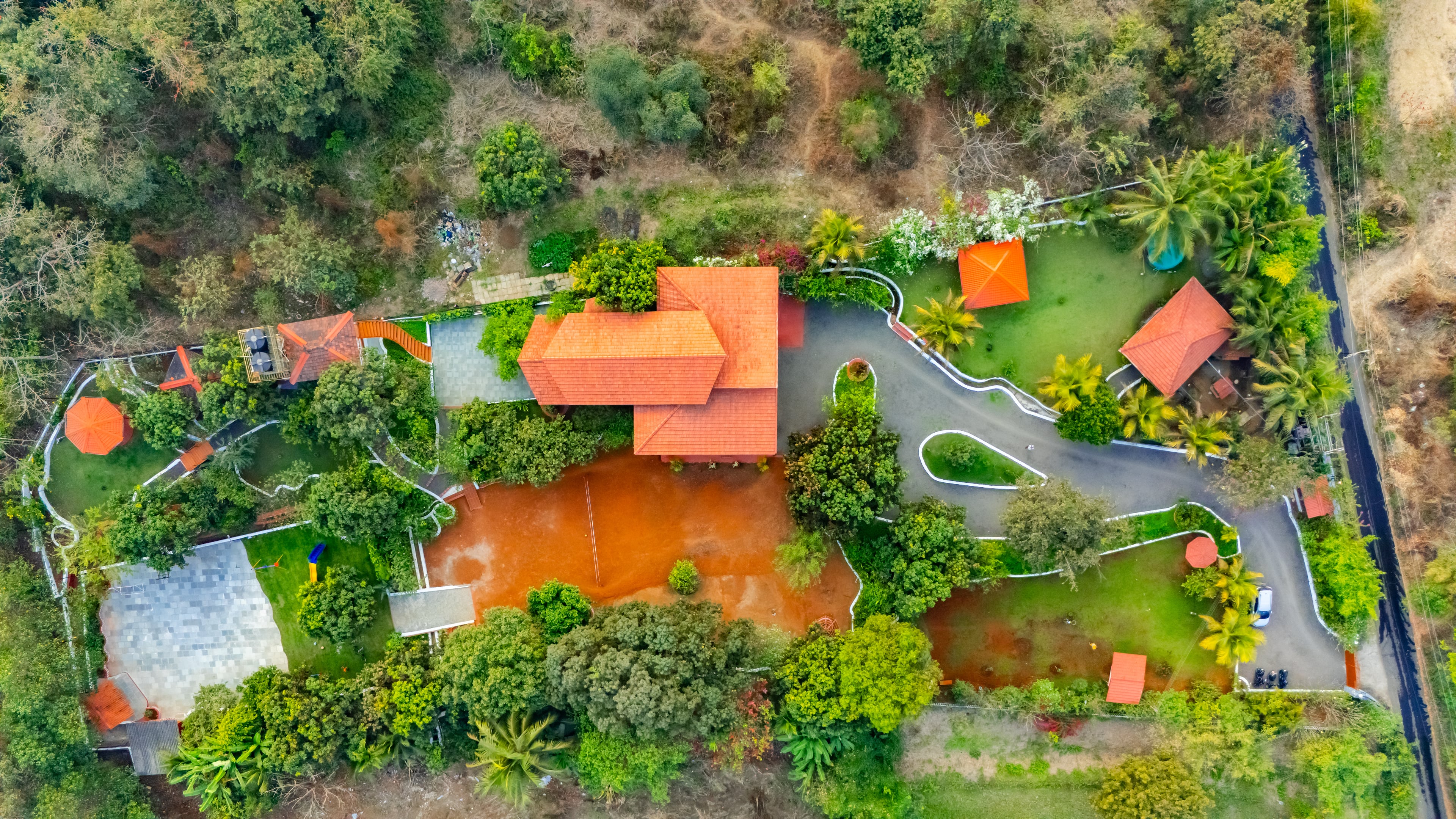 Valdivian Villa | 3-BHK with Verandah, Temple and Machan — photo 3