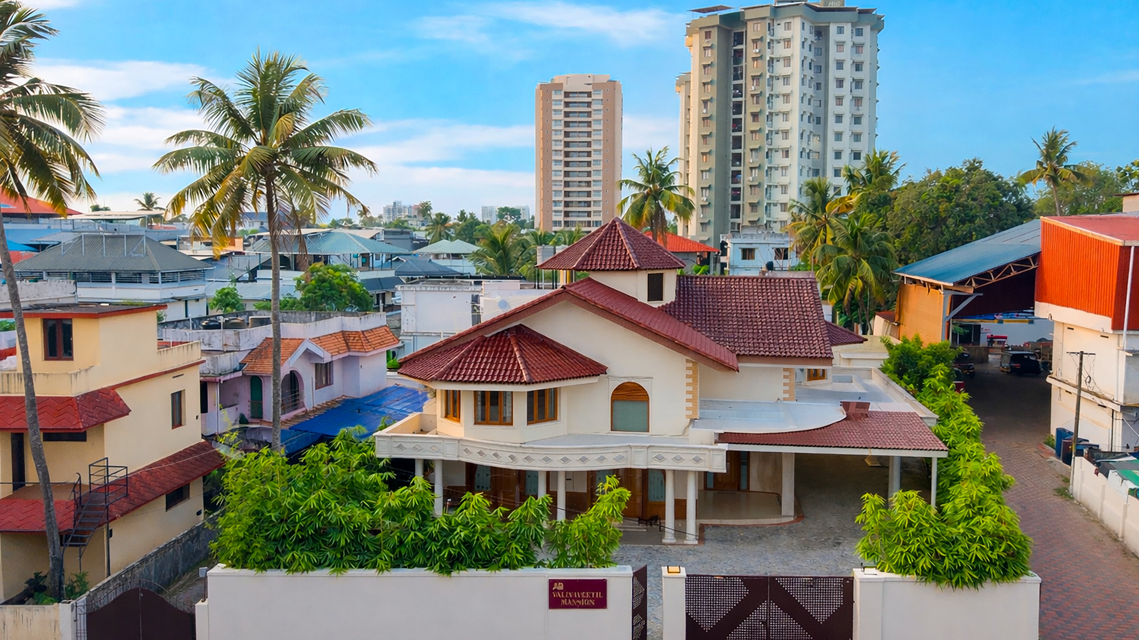 Valiyaveetil Mansion | 5-BHK Mansion With Private Pool, Home Theatre, Garden | Near New Marine Drive — photo 2
