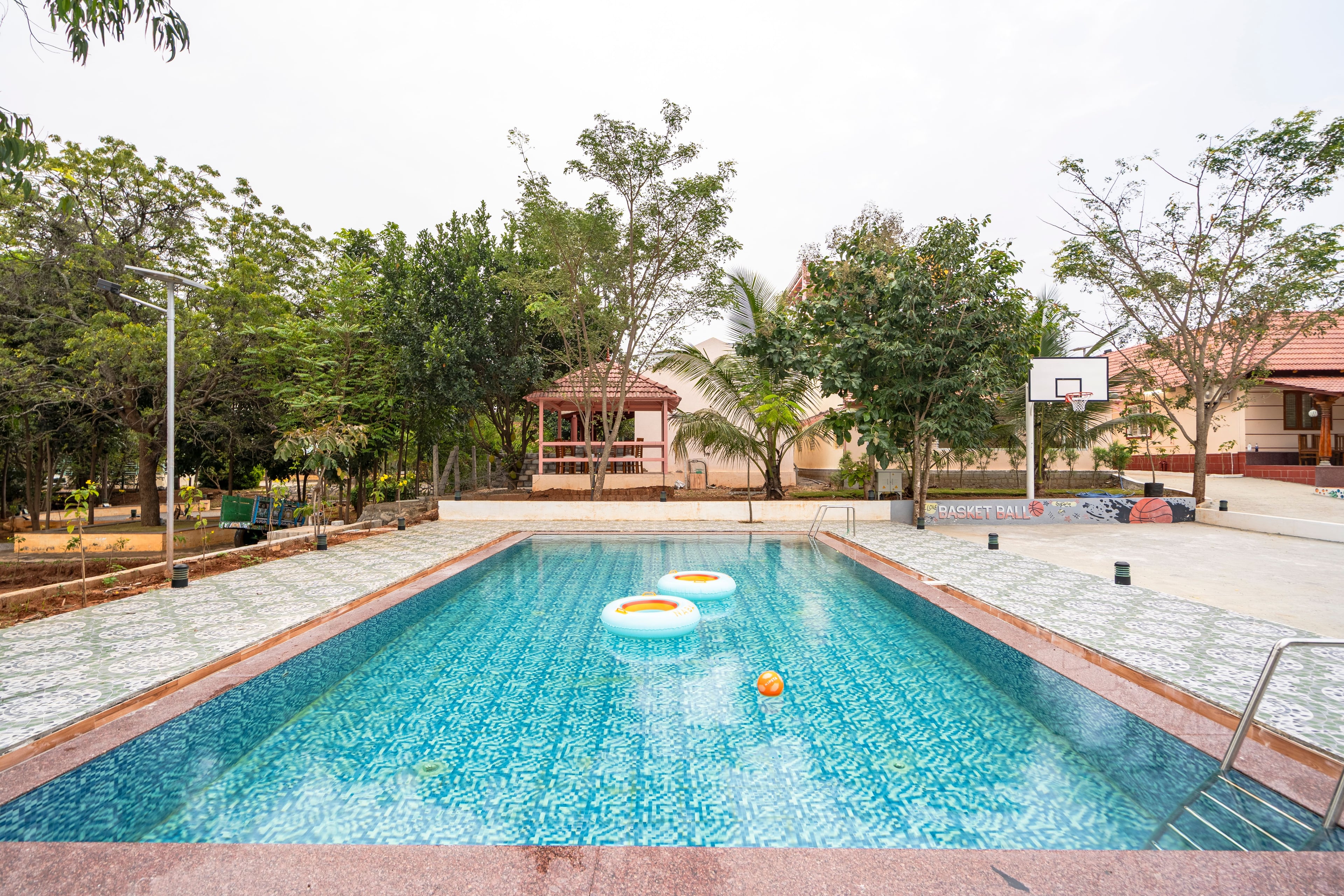 APR | 1 Pet-friendly suite Scenic view with Shared swimming pool, outdoor play area and Fire pit  — photo 3