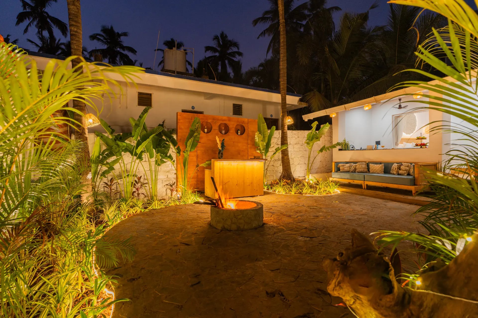 House of Neptune | 1-BHK Boutique Hut | Open Kitchen | Sit-out area | 10 Meters from Ashwem Beach — photo 4