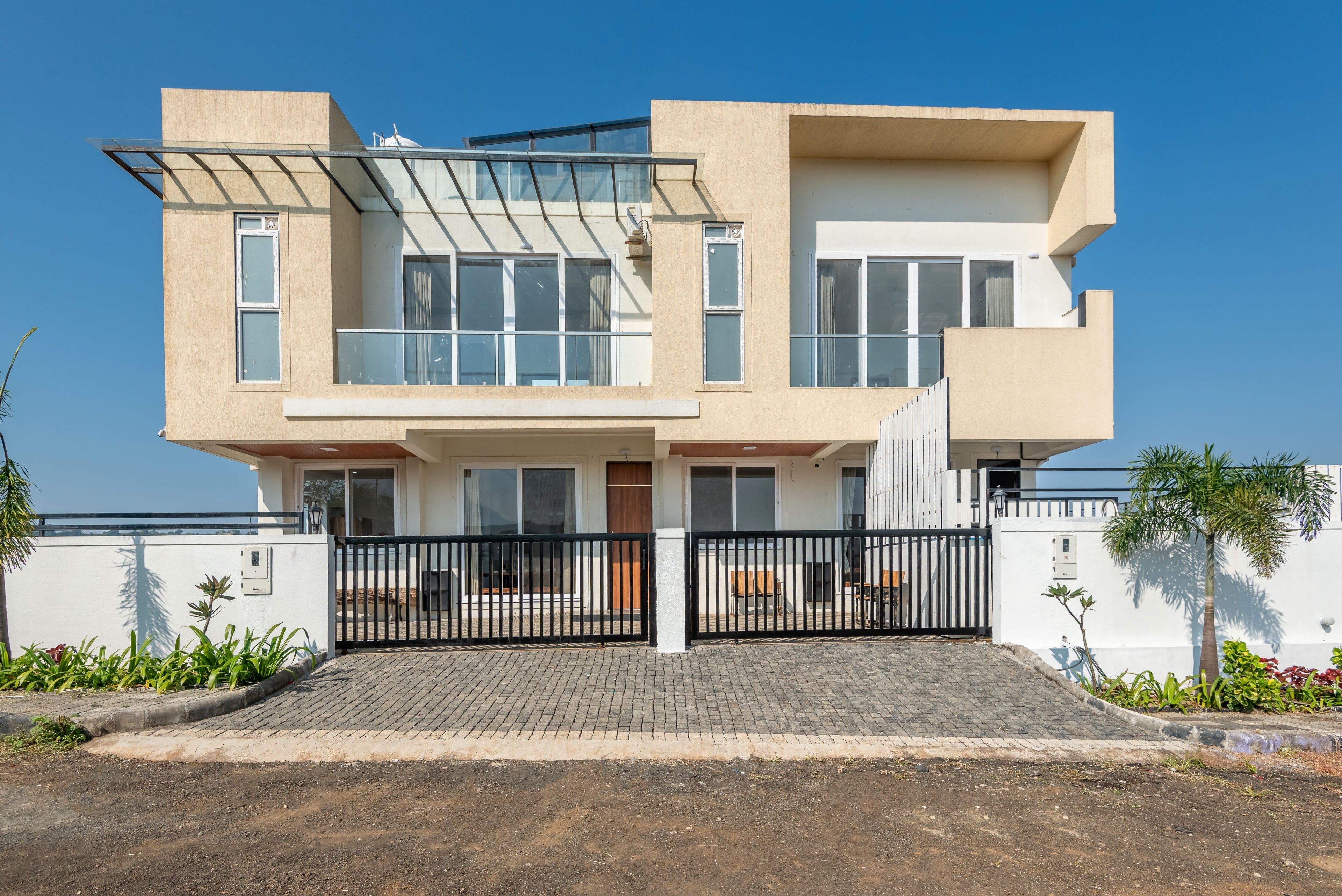 White House |  3-BHK Villa With panoramic Hill Views, Glass Room, Outdoor Pool & Dam nearby — photo 3