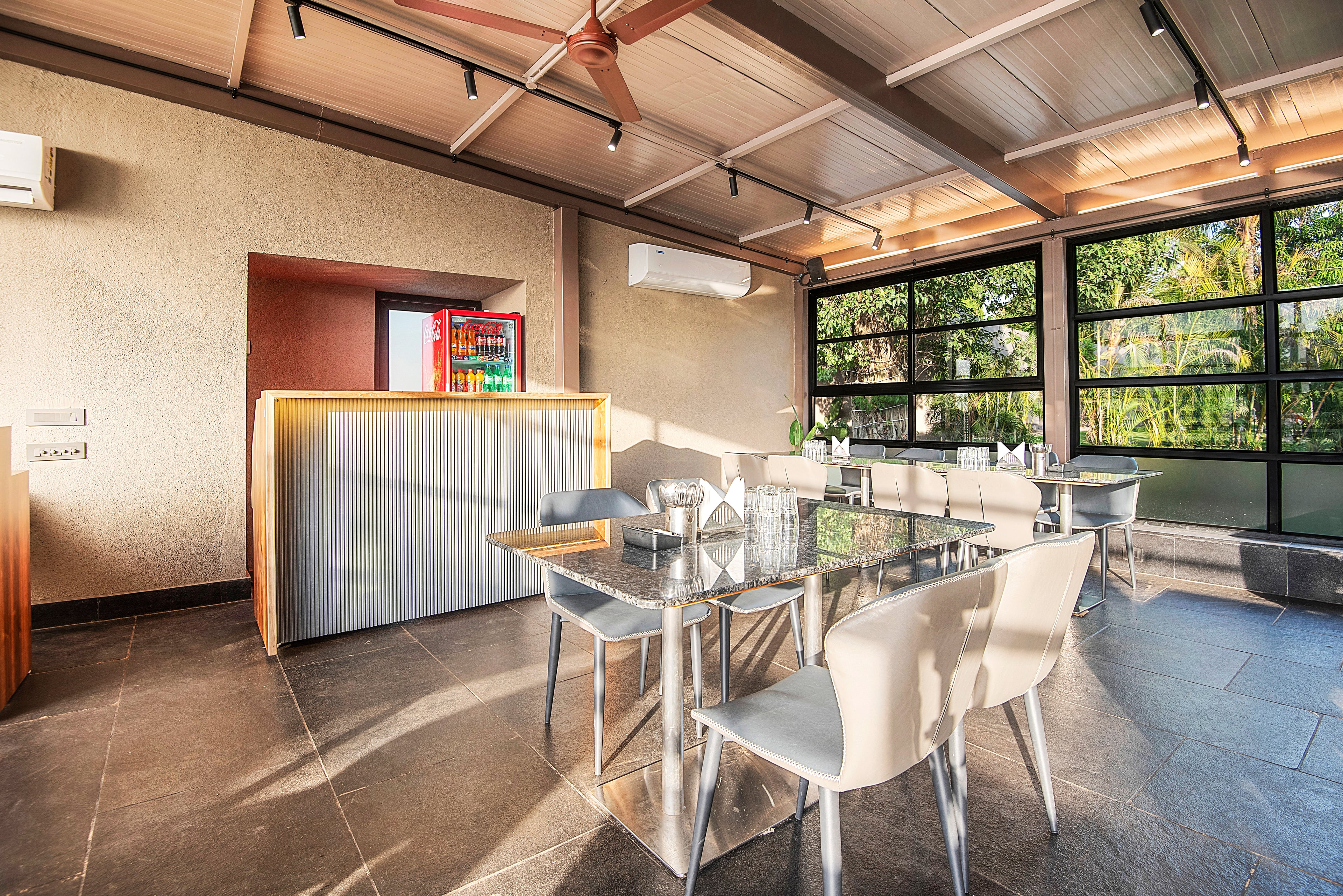 The Crescent Palm Fern | Boutique Cottage With Shared Game Room, Garden and Restaurant — photo 3