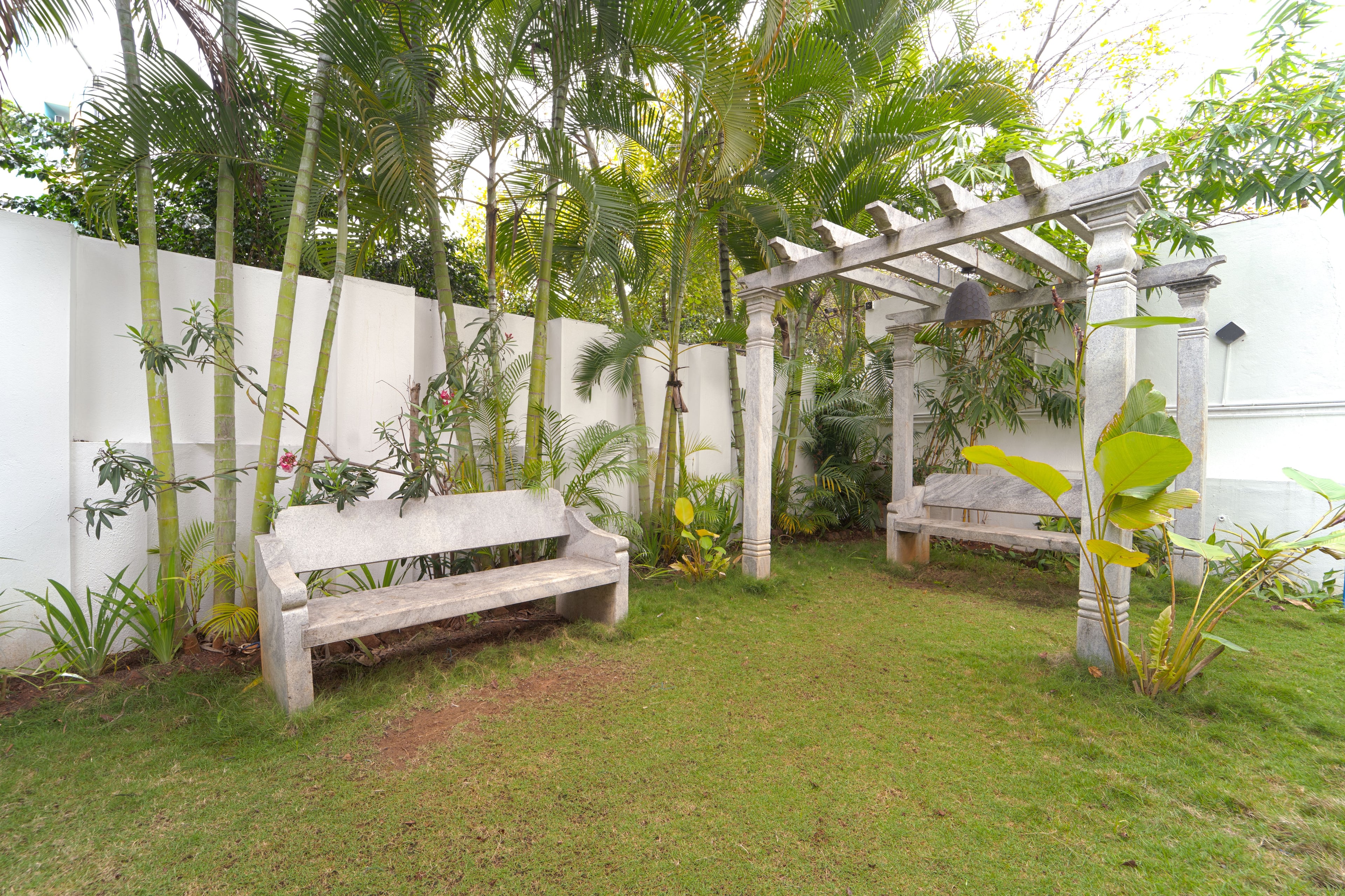 Royal Valora | Charming 5-BHK Villa With Garden, Lounge Area & Modern Comforts |  near Gundamagere Lake — photo 2