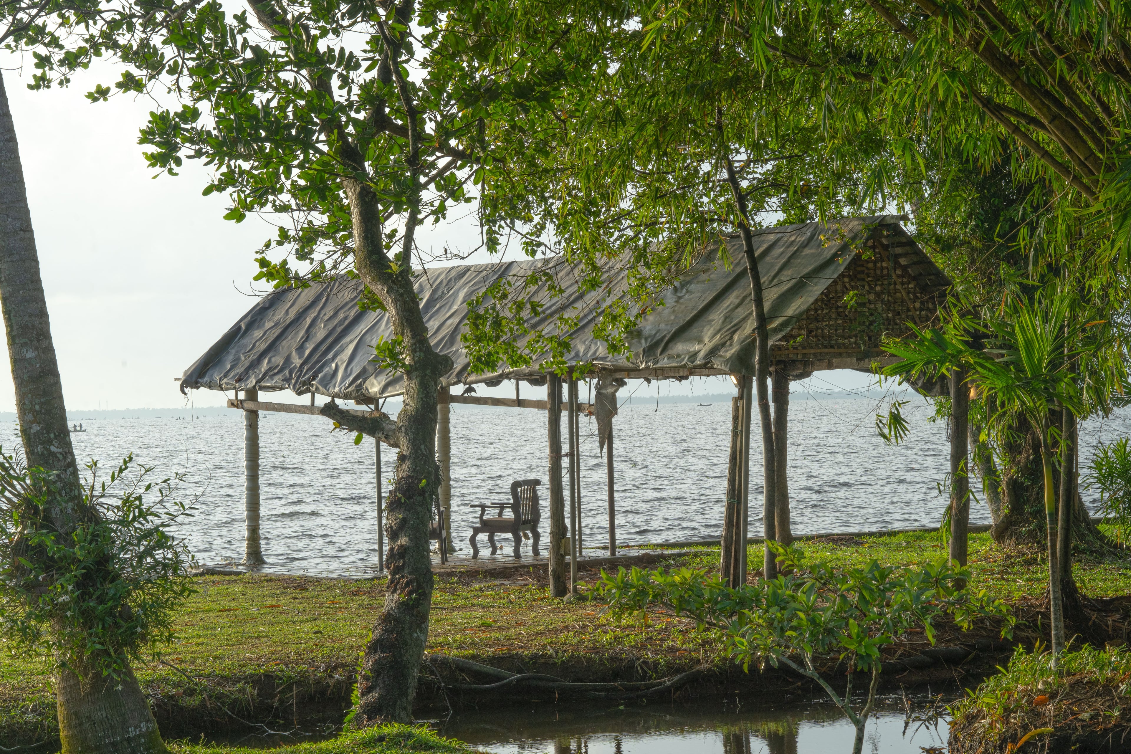 Vembanad House | Lakeside Heritage 4-Bedroom Retreat with Garden & Outdoor Sitting Area — photo 3
