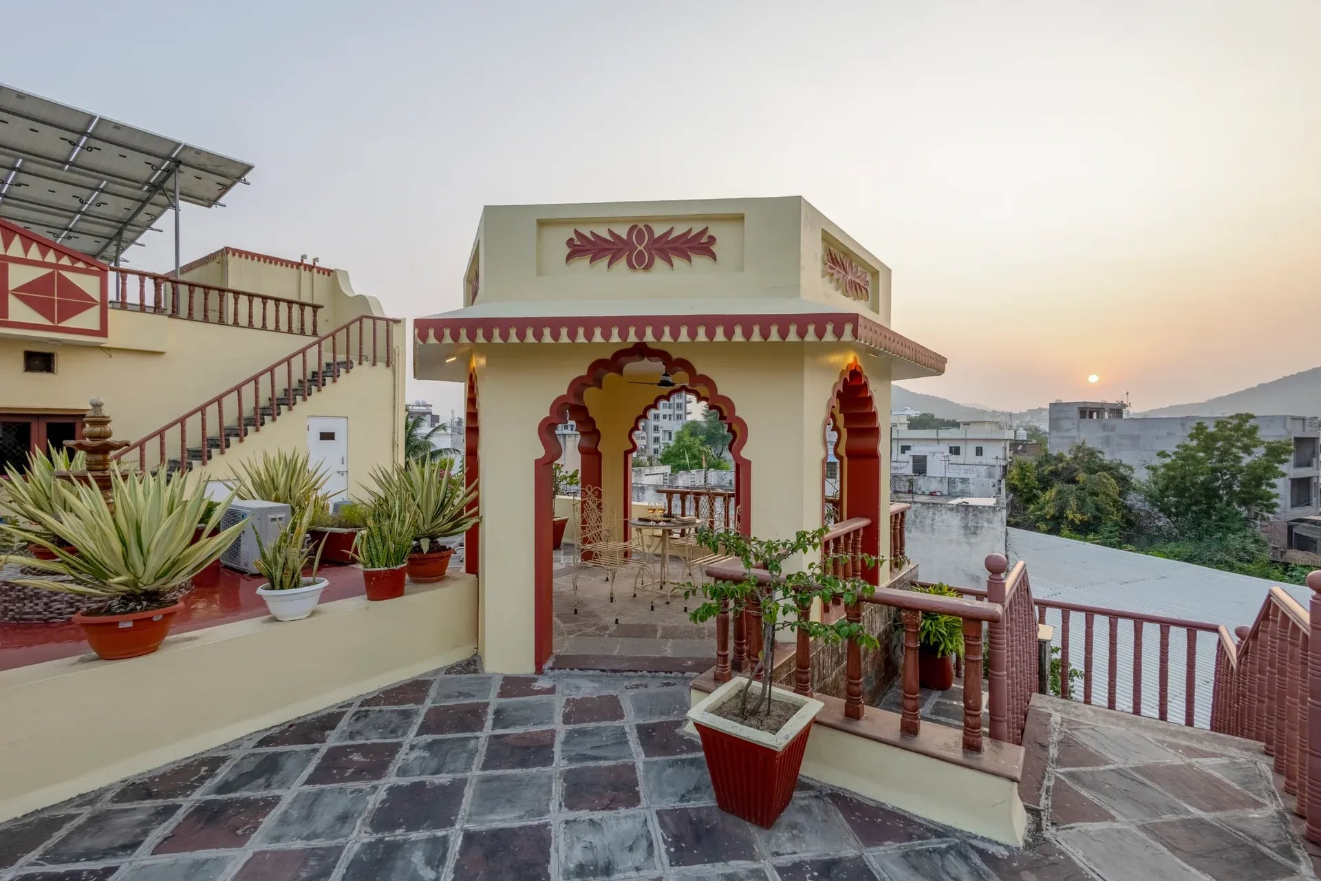 Abhimanyu Mansion Topaz | 2-BHK Haveli | Garden + Sit-Out Area | Central Location — photo 3