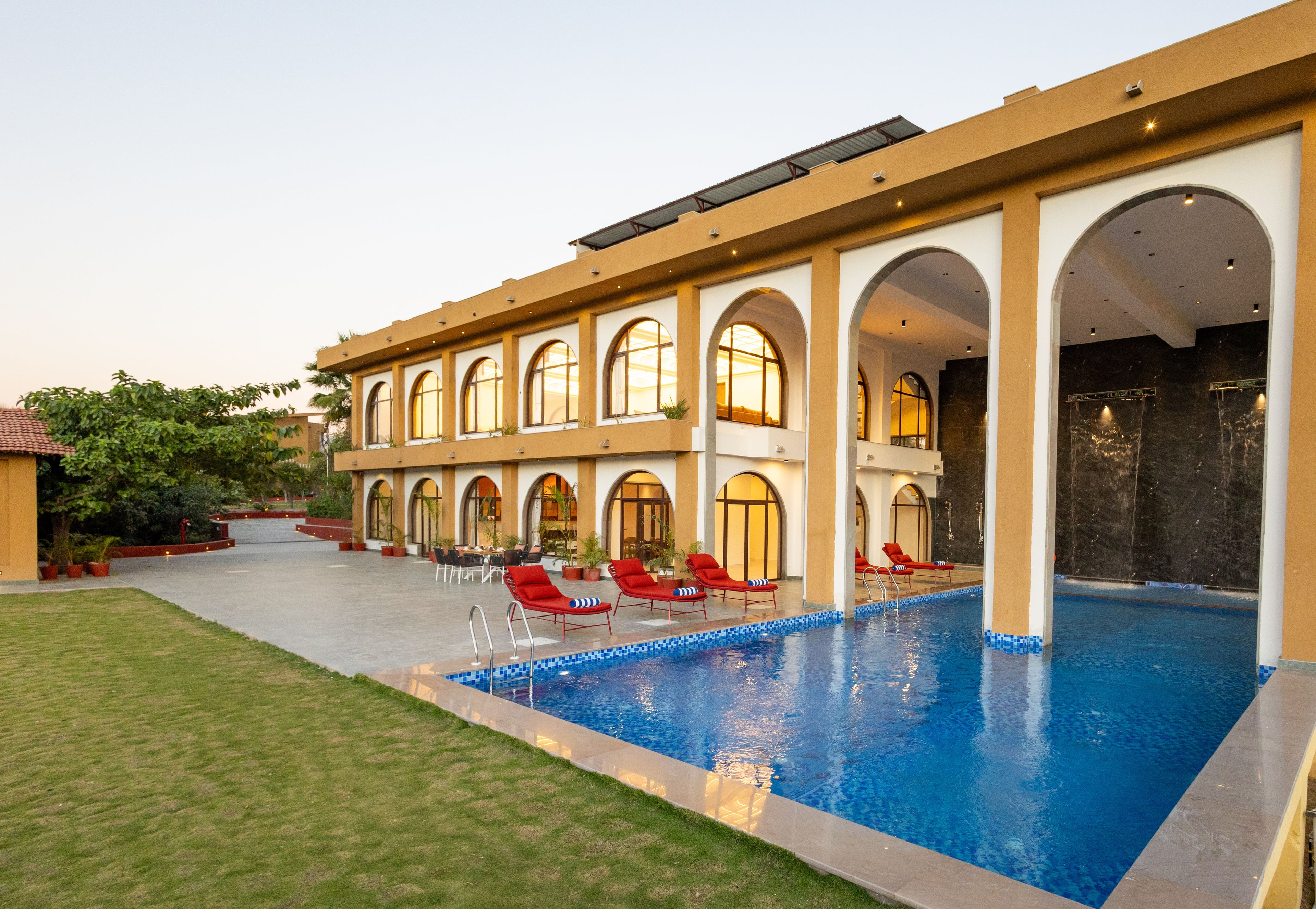 Still River Suites | 1-Room Retreat With a Bathtub, Shared Pool, Garden, Gym, Coffee House, Restro & Scenic Aravali Views — photo 2