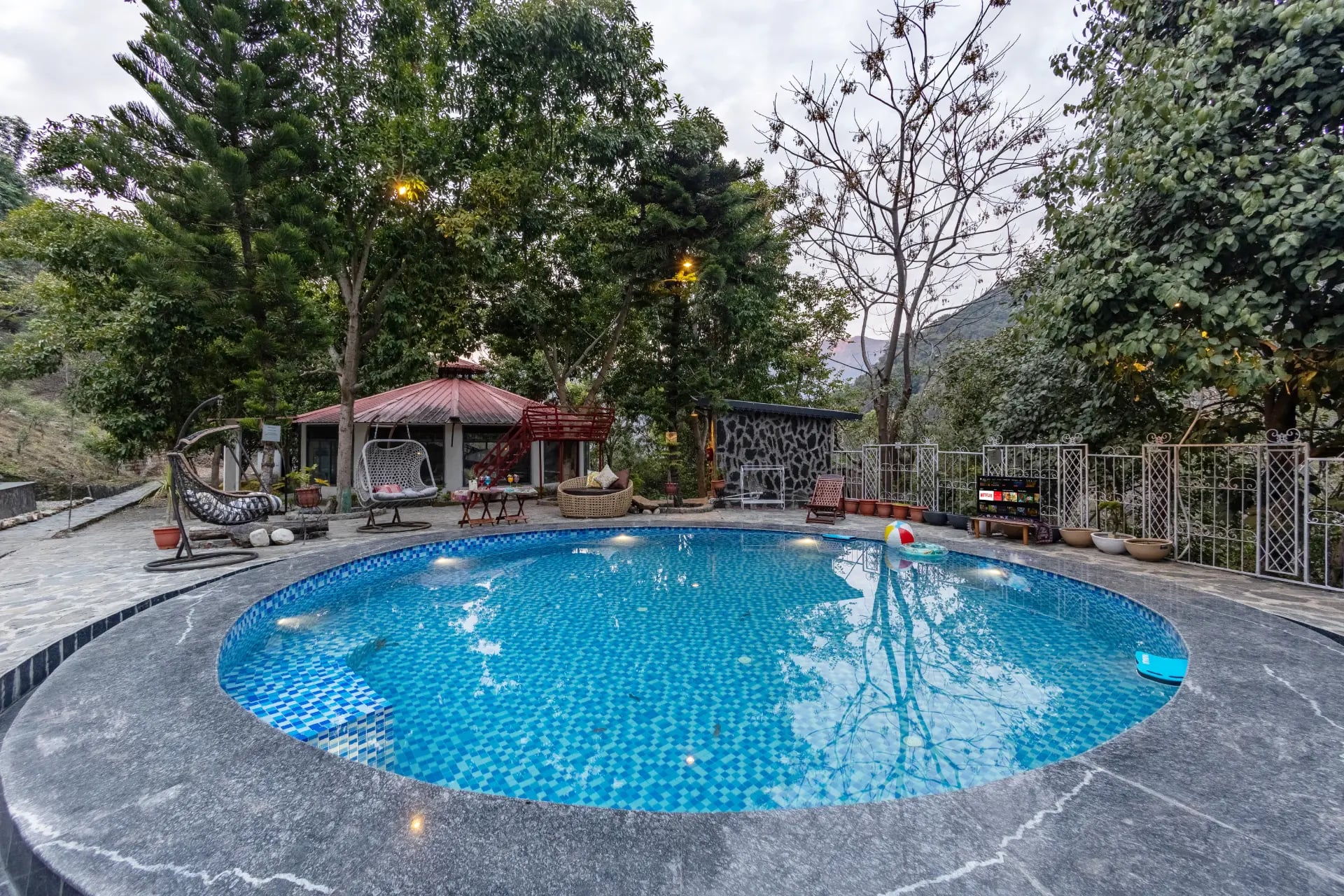 Zephyr Stoneva | Peaceful Mountain Retreat With Pool, Gym & Dining — photo 5