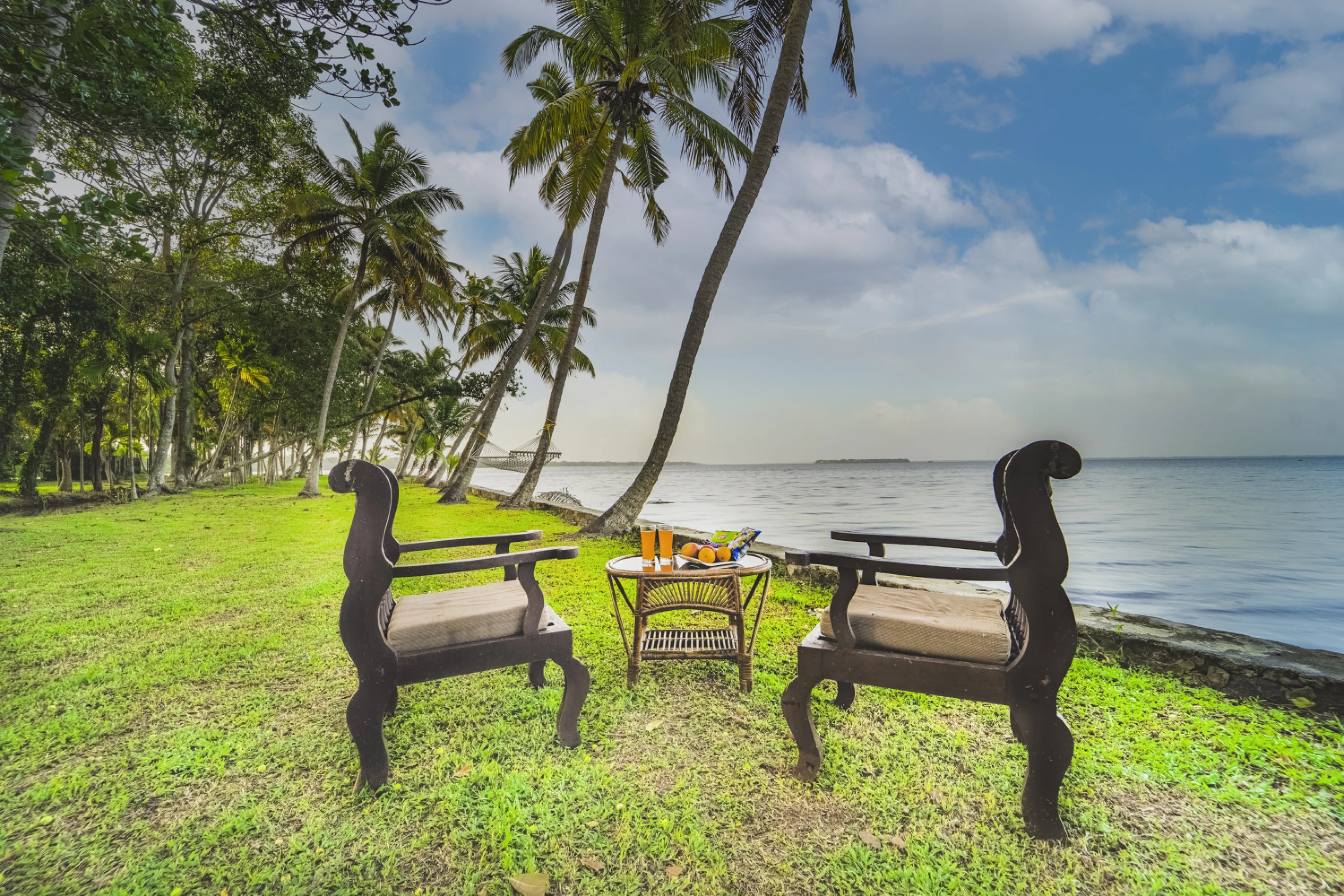 Vembanad House | Lakeside Heritage 4-Bedroom Retreat with Garden & Outdoor Sitting Area — photo 5