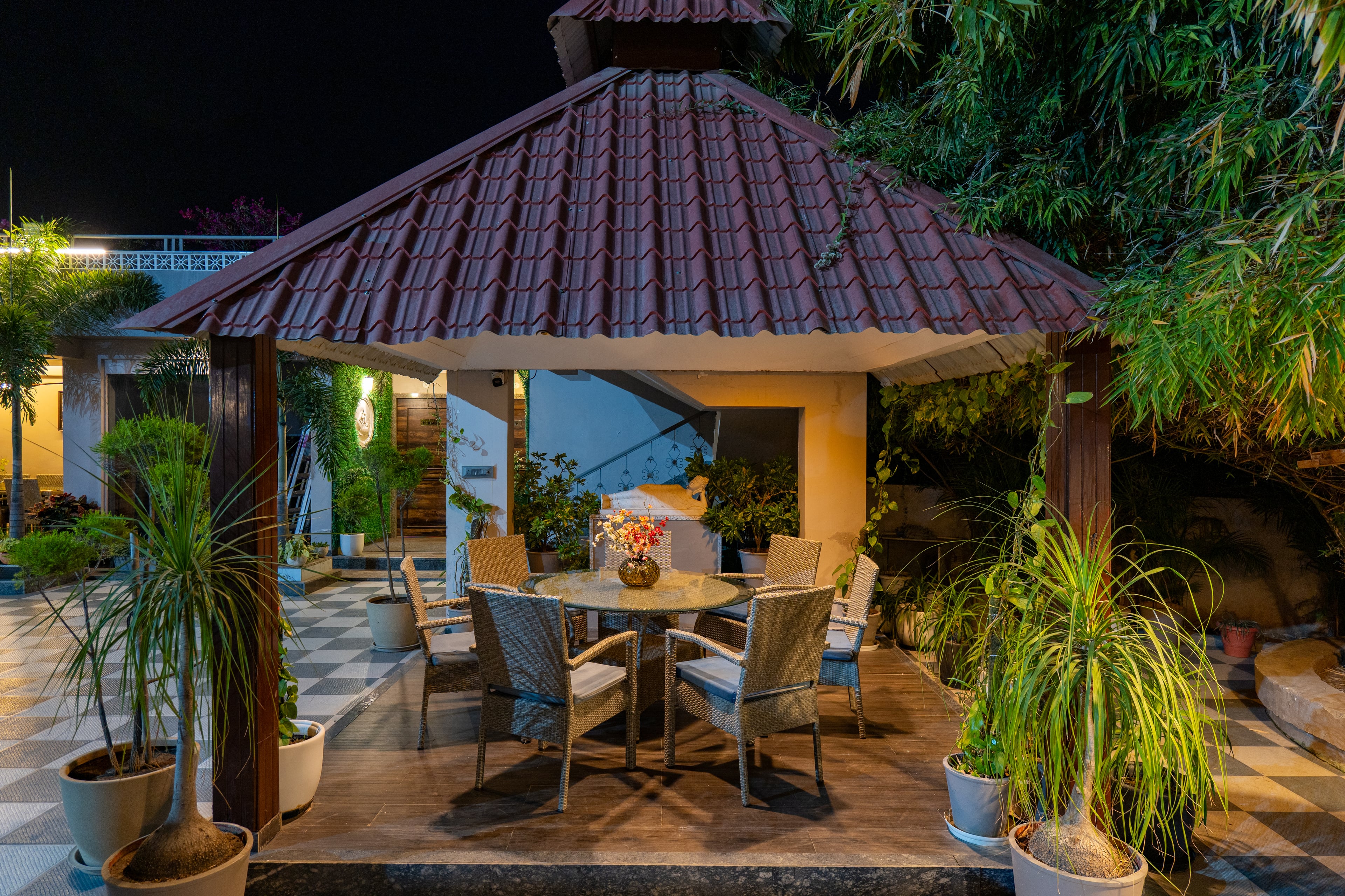 Mountain Creek  | Pet-friendly 1-Room Retreat With Shared Pool, Gazebo, Lounge Area, Game & gym zone| Near Fatehsagar Lake  — photo 2