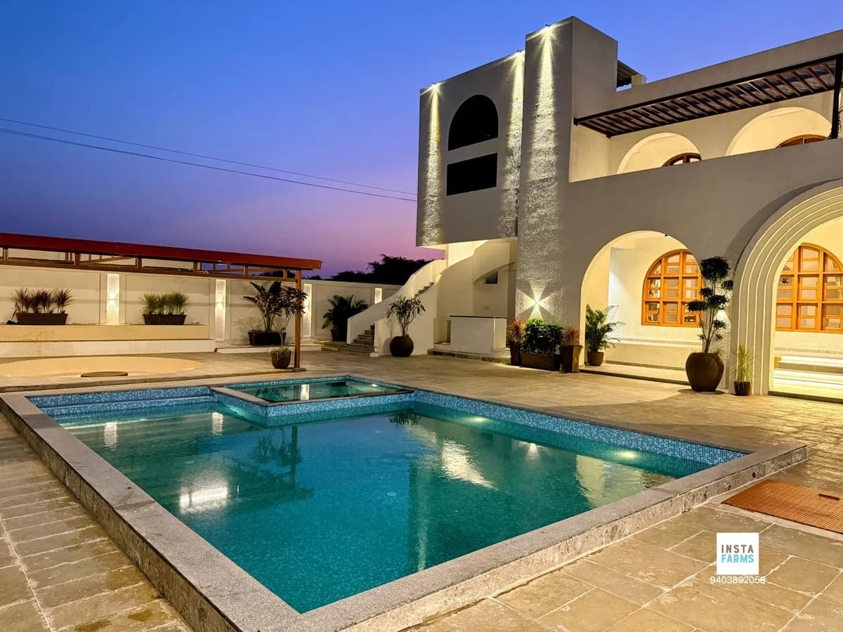 White Arc - 8BR Luxury Pool Farmhouse 2