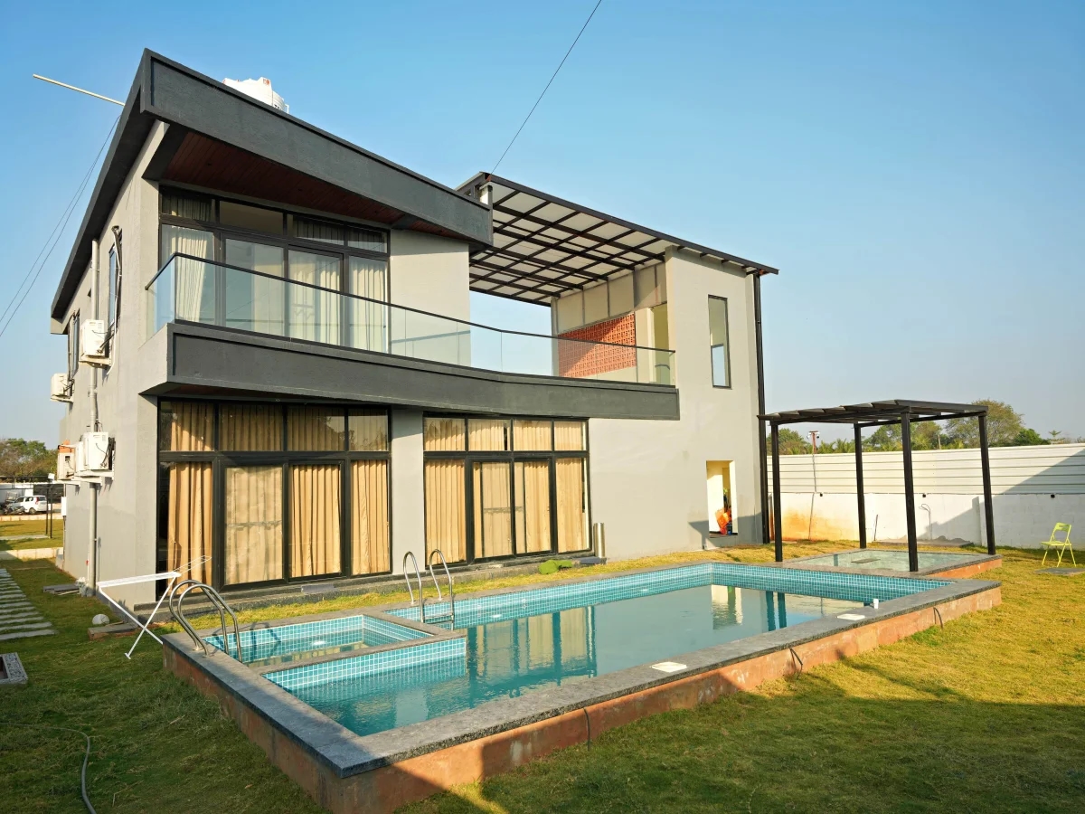 J House - 4 BR Pool Farmhouse