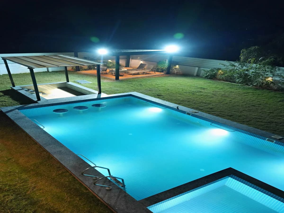 J House - 4 BR Pool Farmhouse 4