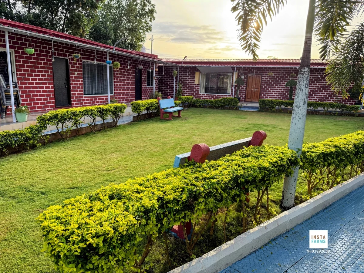 Saras - 4BR Pool Farmhouse