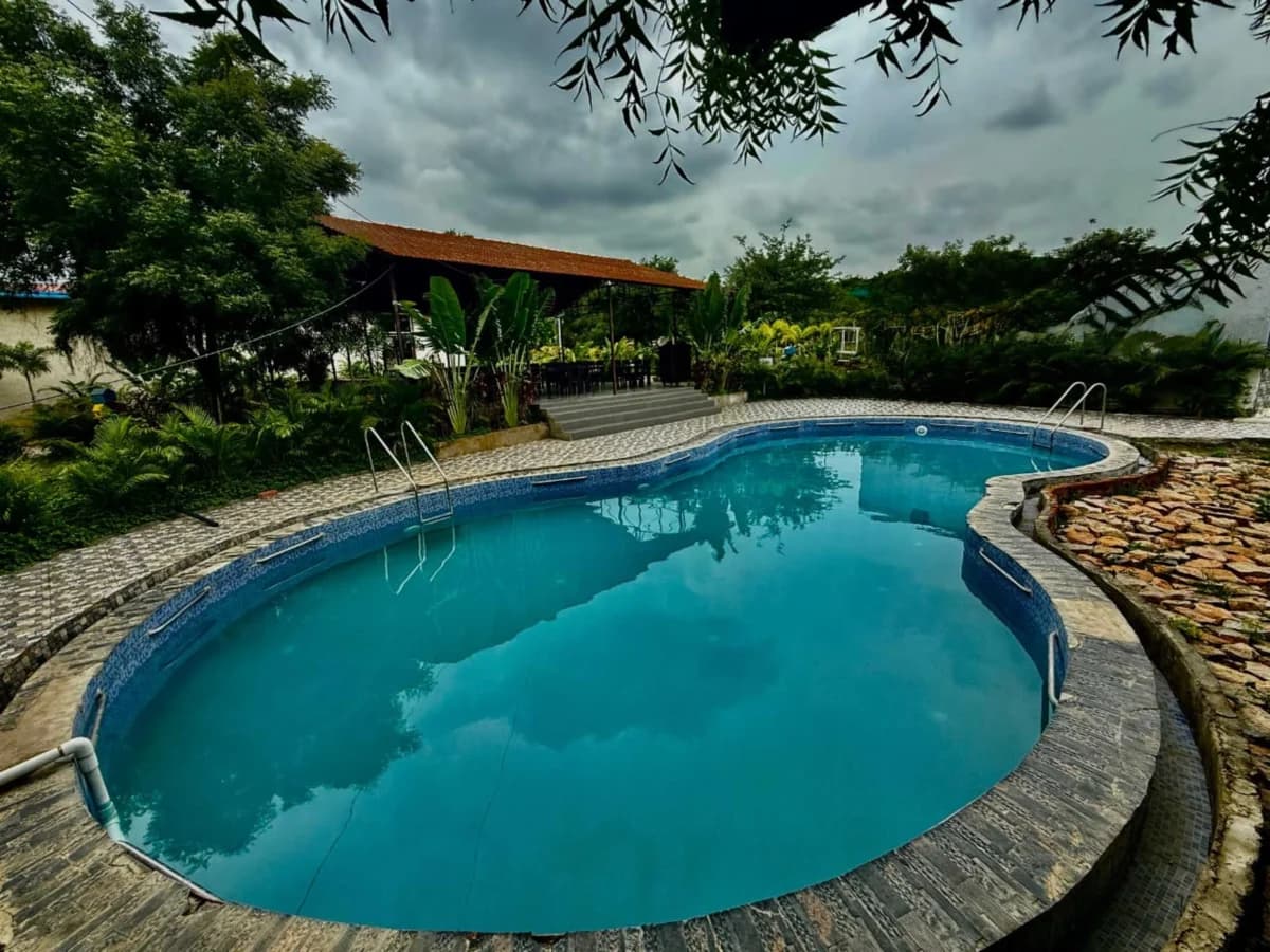Rustic Resort - 31BR Lake view Pool Resort 4